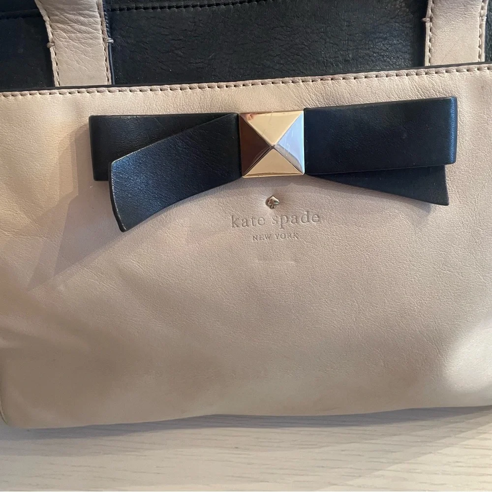 Kate Spade Pebbled Leather Satchel Shoulder Bag Black Nude Bow Purse - Picture 3 of 9